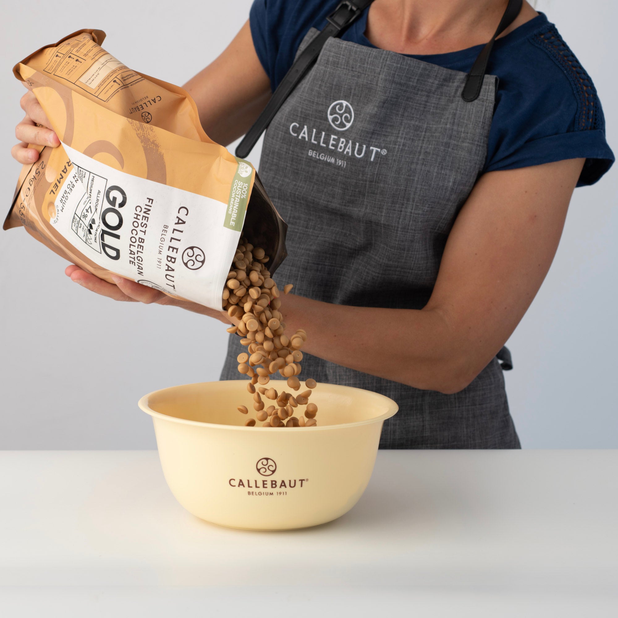 Caramel Chocolate Callets: Gold - Callebaut Shop