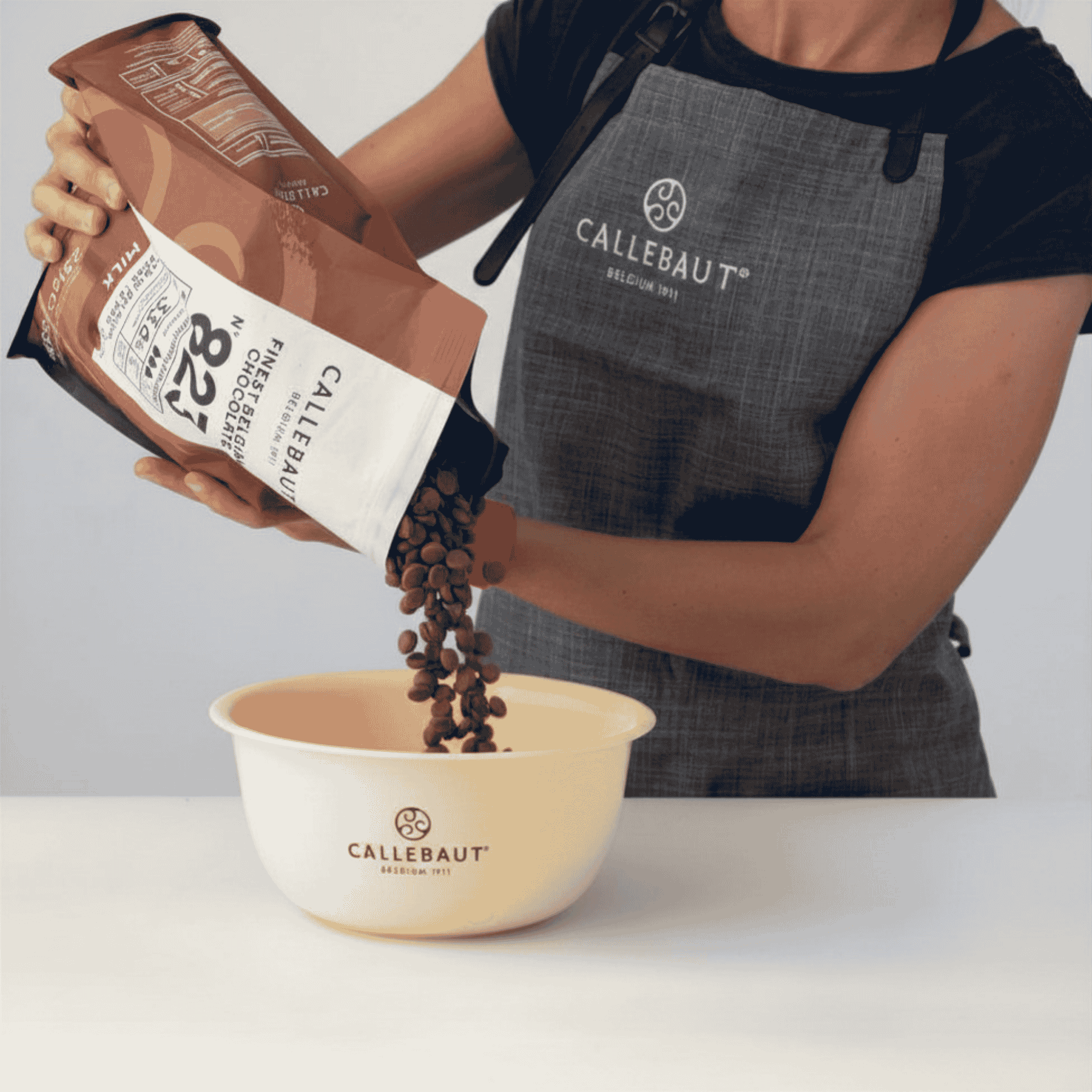 Milk Chocolate Callets 33.6% Recipe 823, , large