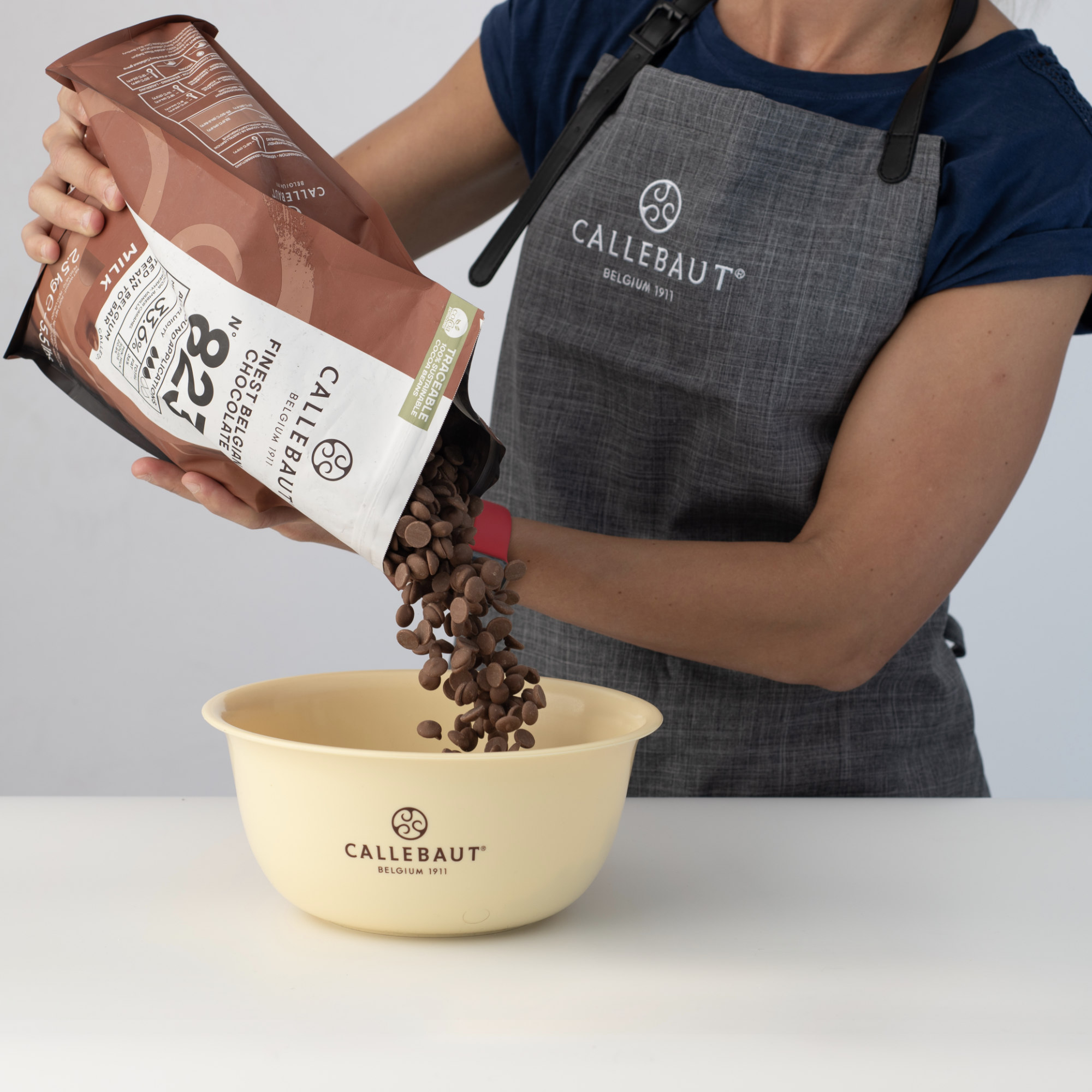 Milk Chocolate Callets 33.6% Recipe 823, , small