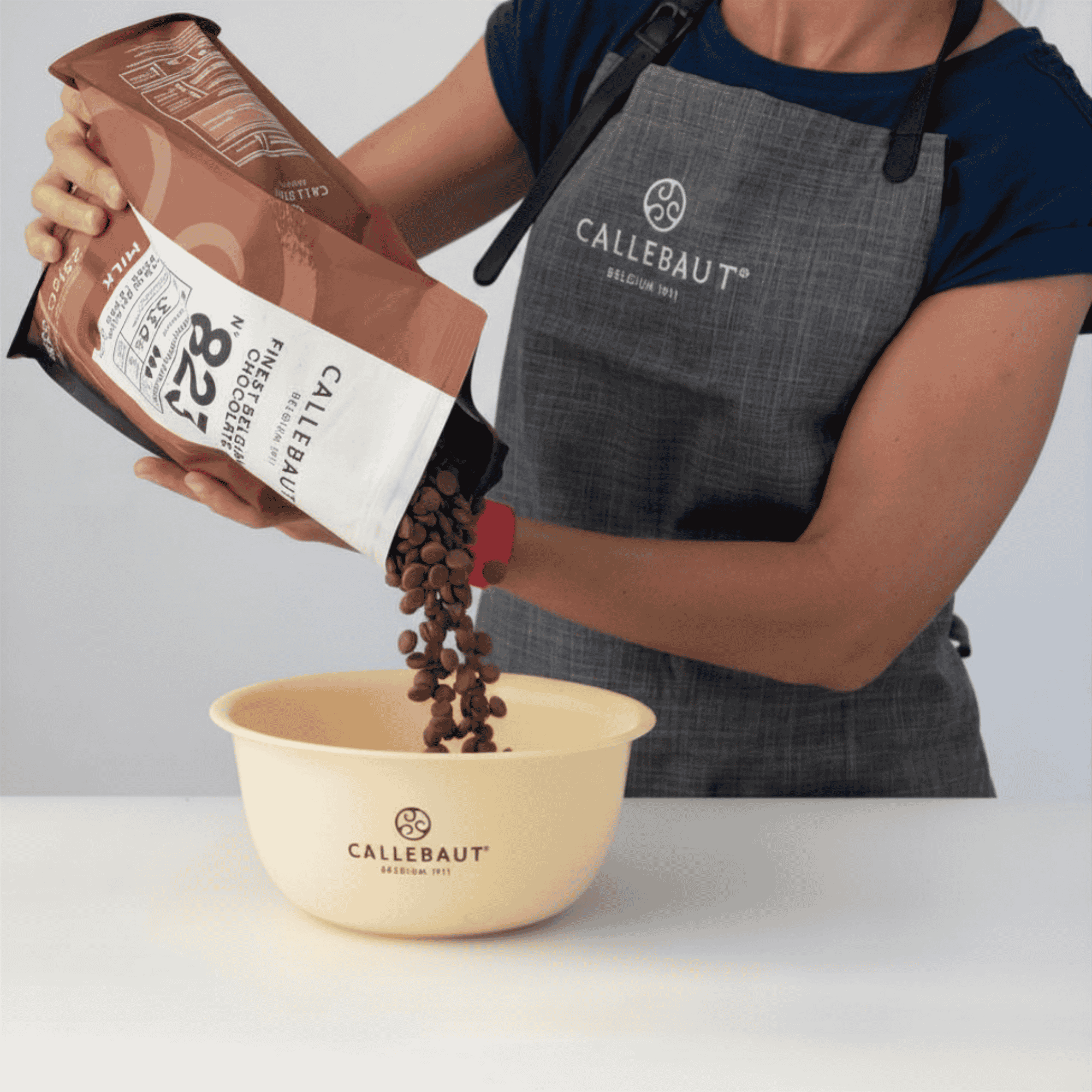 Milk Chocolate Callets 33.6% Recipe 823, , large